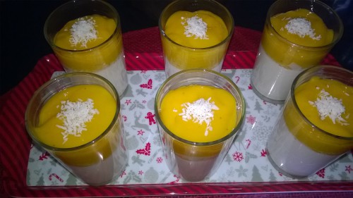 Dessert : Panna cotta au lait de coco avec compotée de mangue-banane